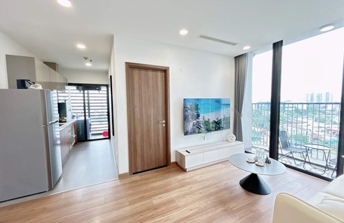 Tan Qui Dong Apartment | EcoGreen Saigon: Family-Friendly Stay with Spa & Pool