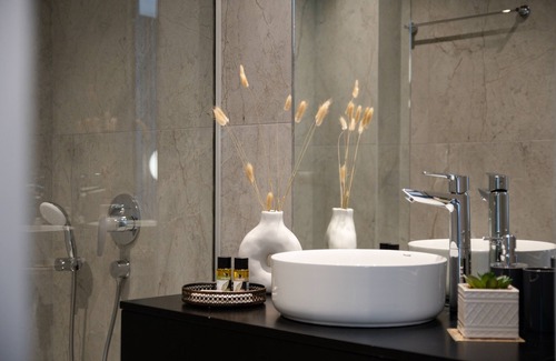 Marathos Apartment | EcoHeaven: Your Affordable Retreat Awaits!