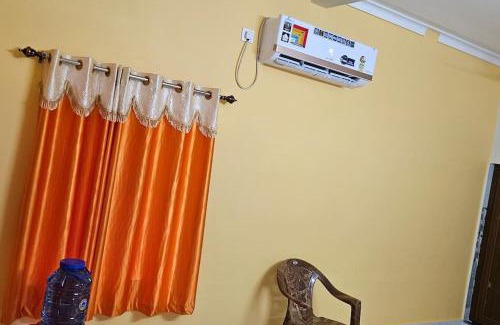 Krishnanagar Apartment | EcoHome: Family-Friendly Retreat with 9/10 Guest Rating
