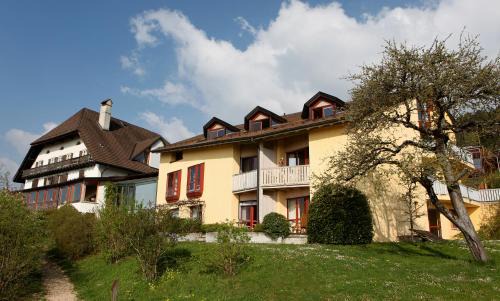 Montezillon Hotel | EcoHotel L’Aubier: Pet-Friendly Getaway with Spa & Dining