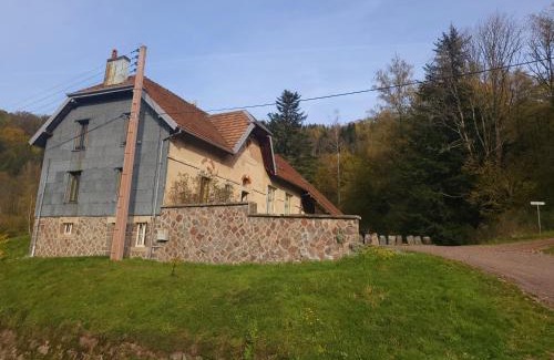 Haut-du-Them-Chateau-Lambert House | Experience Comfort at ECOLE de BELMONT with Pool Access
