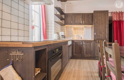 Le Chalmieu House | Cozy Ecole du Village: Family-Friendly Retreat Near Ski Slopes