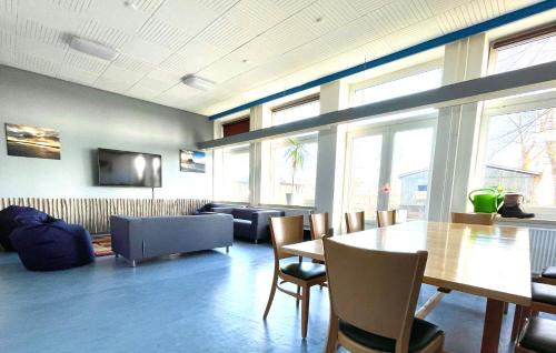 Oesterdeichstrich Apartment | EcoLodge Gruppe: Pet-Friendly Retreat with Full Kitchen Access
