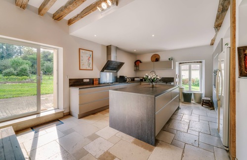 Villeneuve-sur-Yonne House | Eco-Friendly Gites for Groups with Spa & Pet-Friendly Options