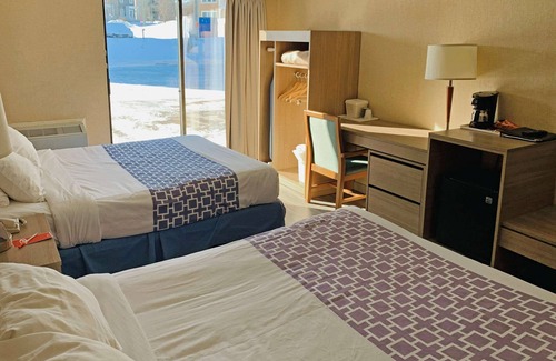 Ste. Foy Hotel | Comfortable Econo Lodge Airport: Spa & Breakfast Included
