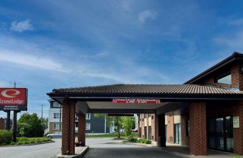 Ste. Foy Hotel | Budget-Friendly Stay at Econo Lodge Airport Quebec