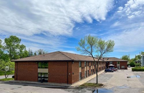 Ste. Foy Hotel | Budget-Friendly Stay at Econo Lodge Airport Quebec