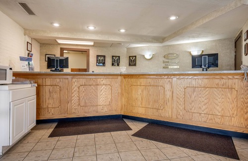 Shamokin Dam Hotel | Budget-Friendly Econo Lodge And Suites in Shamokin Dam