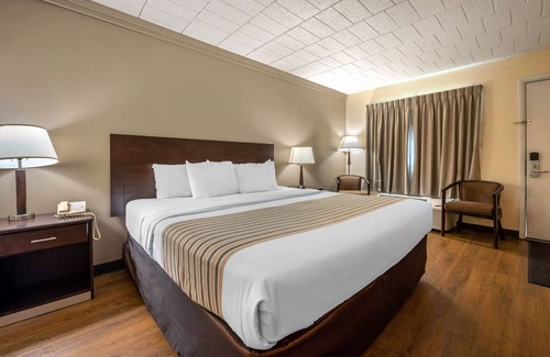 Shamokin Dam Hotel | Budget-Friendly Econo Lodge And Suites in Shamokin Dam