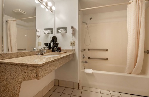 Shamokin Dam Hotel | Budget-Friendly Econo Lodge And Suites in Shamokin Dam