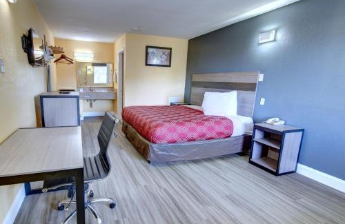 Norfolk - Virginia Beach Cabin | Budget-Friendly Econo Lodge at Military Circle for Families