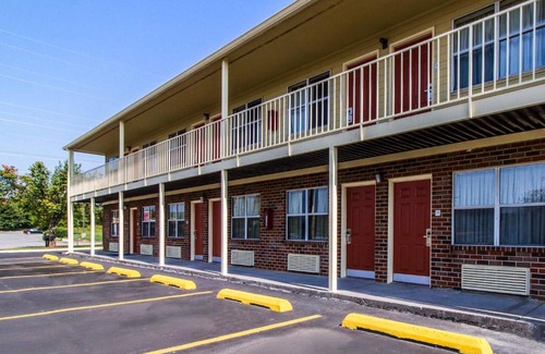 Athens Hotel | Budget-Friendly Econo Lodge - Athens with Free Breakfast & Pet Perks