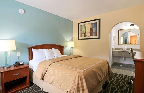 Parker Lane Hotel | Convenient Travelodge by Wyndham Austin South Stay Awaits
