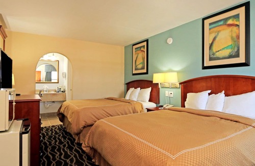 Parker Lane Hotel | Convenient Travelodge by Wyndham Austin South Stay Awaits
