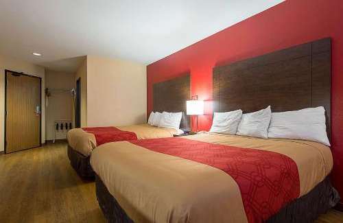 Buckley Cabin | Cozy Econo Lodge: Oceanfront Stay with Pet-Friendly Comfort