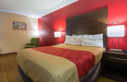 Buckley Cabin | Cozy Econo Lodge: Oceanfront Stay with Pet-Friendly Comfort
