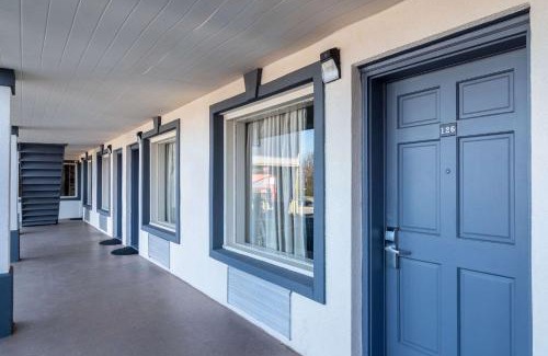 Calhoun Hotel | Budget-Friendly Econo Lodge Calhoun North with Pool Access