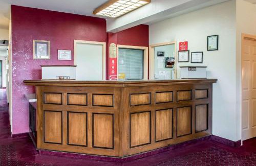 Carlisle Cabin | Budget-Friendly Econo Lodge with Wheelchair Access