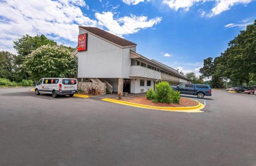 Toddville Road Cabin | Budget-Friendly Econo Lodge Near Charlotte Airport
