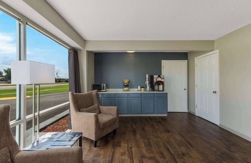 Havelock Hotel | Budget-Friendly Econo Lodge Cherry Point with Breakfast & Kitchen