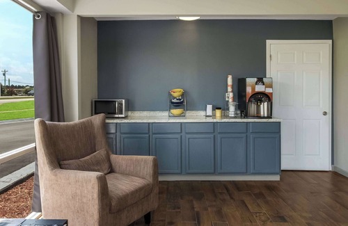 Havelock Hotel | Budget-Friendly Econo Lodge Cherry Point with Breakfast & Kitchen
