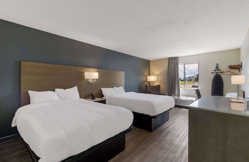 Havelock Hotel | Budget-Friendly Econo Lodge Cherry Point with Breakfast & Kitchen