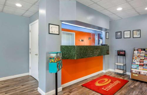 Cortland Cabin | Pet-Friendly Econo Lodge with Family Amenities Awaits You