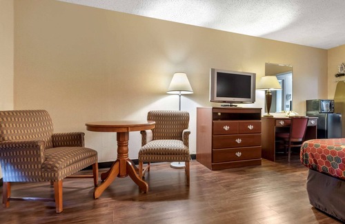 Cortland Hotel | Budget-Friendly Econo Lodge Cortland with Breakfast & Kitchen