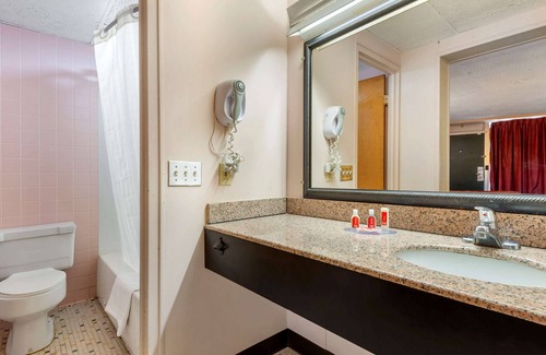 Cortland Hotel | Budget-Friendly Econo Lodge Cortland with Breakfast & Kitchen