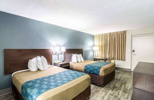 Crestview Hotel | Comfortable Econo Lodge Crestview with Family-Friendly Amenities