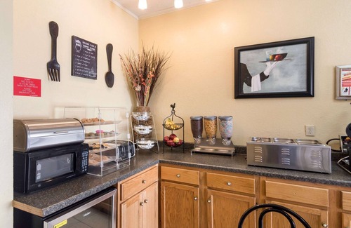 Dalhart Hotel | Comfortable Stay at Econo Lodge Dalhart with Free Breakfast