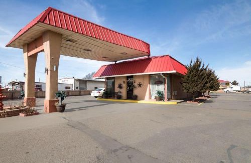 Dalhart Cabin | Budget-Friendly Stay at Econo Lodge Dalhart Hwy 54