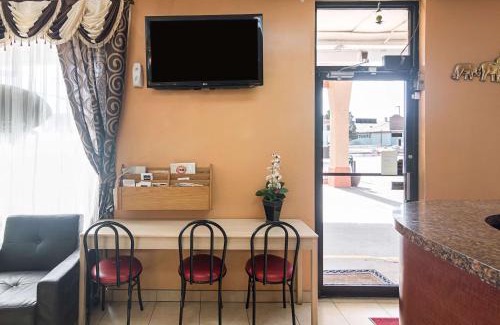 Dalhart Cabin | Budget-Friendly Stay at Econo Lodge Dalhart Hwy 54