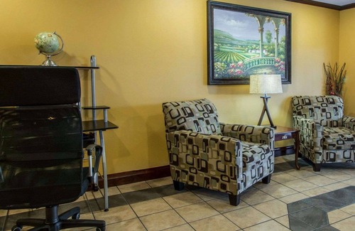 De Funiak Springs Hotel | Budget-Friendly Stay at Econo Lodge Defuniak Springs