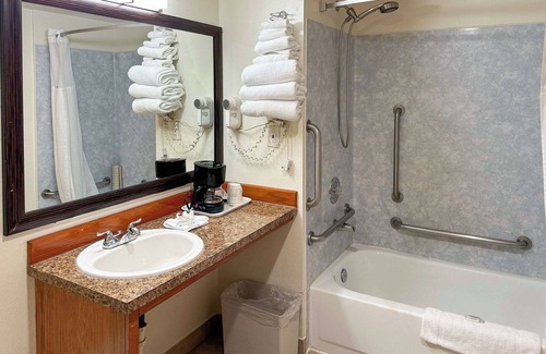 Edmonds Hotel | Convenient Econo Lodge Edmonds: Family-Friendly Amenities