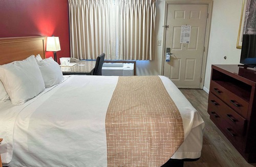 Edmonds Hotel | Convenient Econo Lodge Edmonds: Family-Friendly Amenities