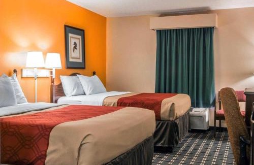 Eufaula Cabin | Budget-Friendly Stay at Econo Lodge with Family Amenities