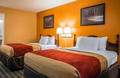 Eufaula Cabin | Budget-Friendly Stay at Econo Lodge with Family Amenities