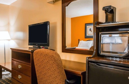 Eufaula Hotel | Budget-Friendly Stay at Econo Lodge Eufaula with Breakfast