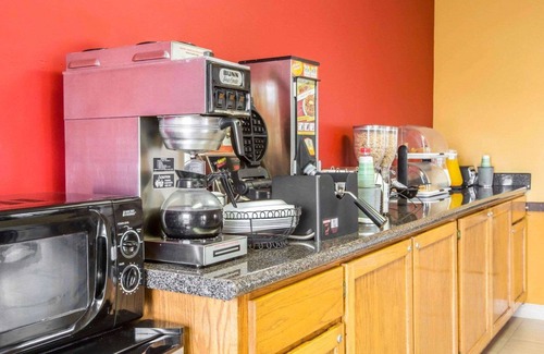 Eufaula Hotel | Budget-Friendly Stay at Econo Lodge Eufaula with Breakfast