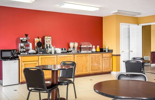Eufaula Hotel | Budget-Friendly Stay at Econo Lodge Eufaula with Breakfast
