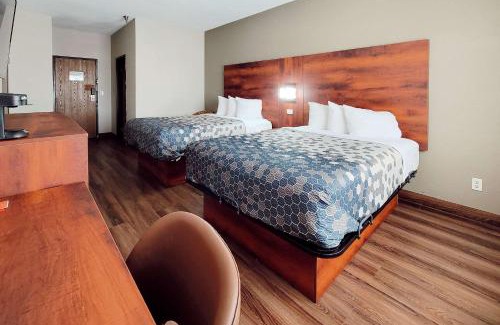 Fargo Cabin | Budget-Friendly Econo Lodge: Pet Friendly with Pools & Spa
