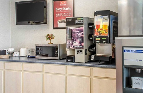 Frackville Hotel | Budget-Friendly Stay at Econo Lodge Frackville with Breakfast
