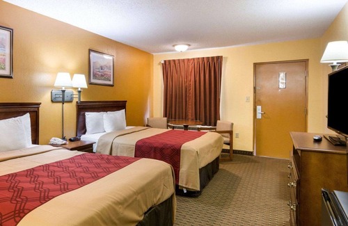 Fredericksburg Hotel | Budget-Friendly Econo Lodge Fredericksburg with Restaurant
