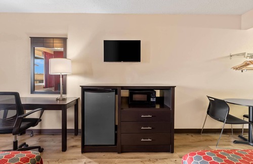 Fredericksburg Hotel | Budget-Friendly Econo Lodge Fredericksburg with Restaurant