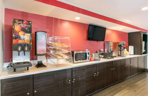 Frederick Hotel | Inviting Econo Lodge Frederick I-70 with Family-Friendly Amenities