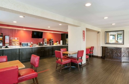 Frederick Hotel | Inviting Econo Lodge Frederick I-70 with Family-Friendly Amenities