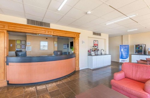 Gaffney Cabin | Budget-Friendly Econo Lodge: Pet and Family Friendly Stays