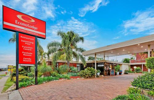 South Tamworth Cabin | Budget-Friendly Econo Lodge Gateway with Oceanfront Views