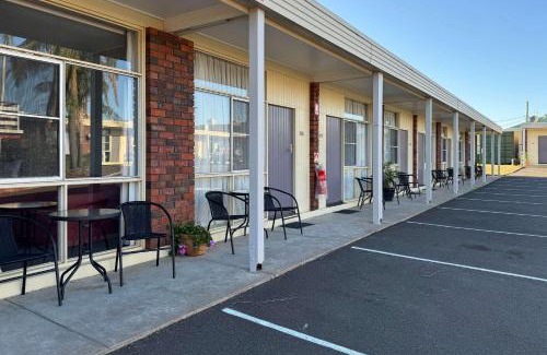 South Tamworth Cabin | Budget-Friendly Econo Lodge Gateway with Oceanfront Views